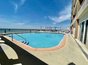 Et oppvarmet basseng