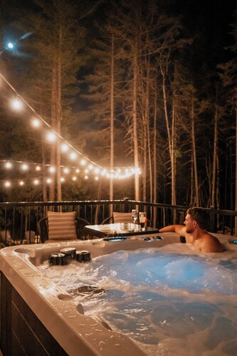 Le Chardonnay – Chalet with Private Spa, Lake Access.