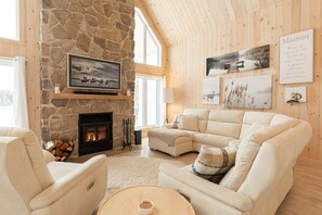 Fireplace, foosball, stereo - Le Chardonnay – Spa, Ski Montcalm & Winter Forest (Chertsey)