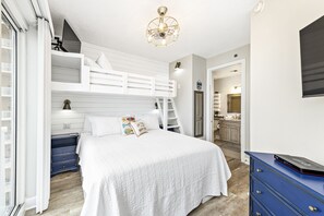 3 bedrooms, desk, iron/ironing board, free WiFi