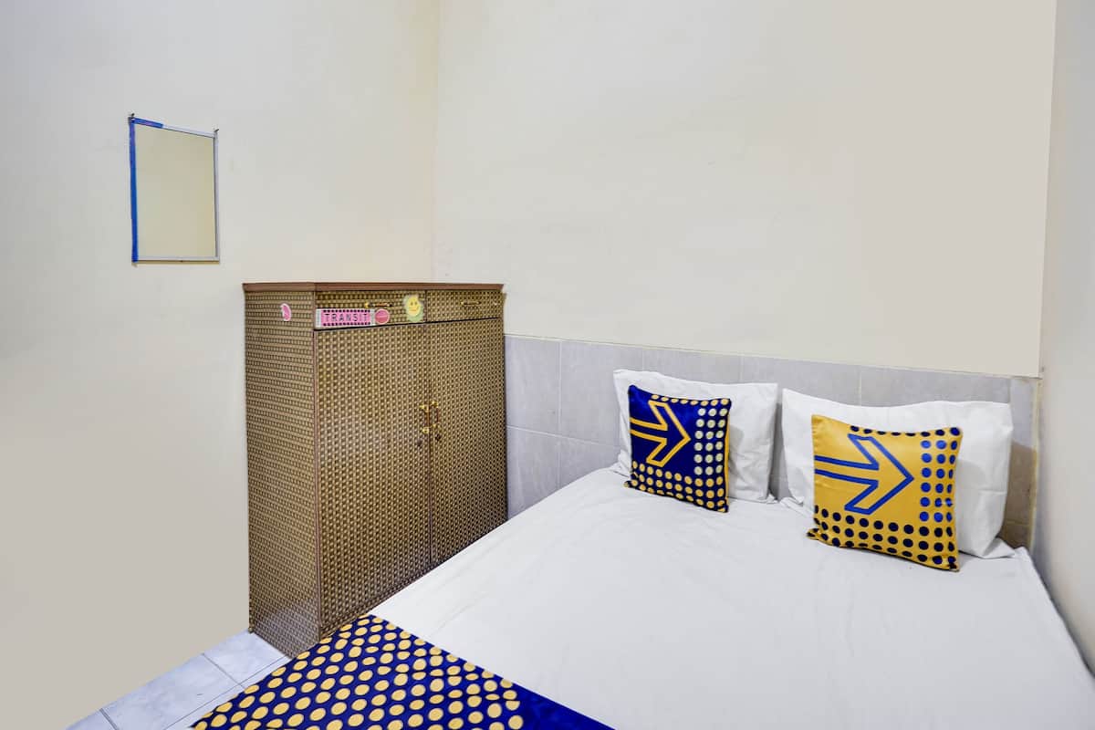 Escritorio, wifi gratis, ropa de cama