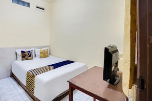 Double Room | Desk, free WiFi, bed sheets