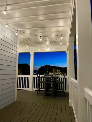 Outdoor dining - "Emerald Coast Cottage” Gorgeous Beach Home Pool, Kayak, Paddleboard (Navarre)
