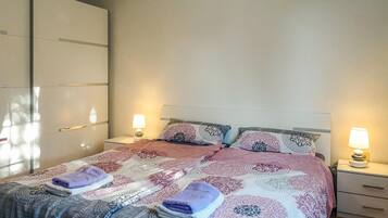 2 Schlafzimmer, Bügeleisen/Bügelbrett, kostenloses WLAN