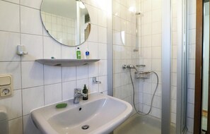 Ensemble douche/baignoire, sĂšche-cheveux