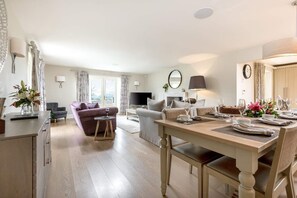 Interior - Luxurious property with downstairs bedroom and wet room,large garden,games room (Checkley)