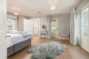 5 bedrooms, WiFi, bed sheets - Luxurious property with downstairs bedroom and wet room,large garden,games room (Checkley)