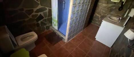 淋浴设施、吹风机