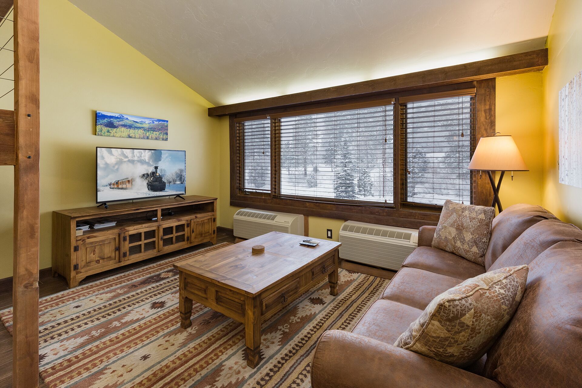 10 min to Ski - A/C - Golf - Shared Pool & Hot Tub - Mtn Views - Loft #216