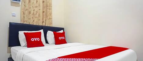 Laptop workspace, free WiFi, bed sheets