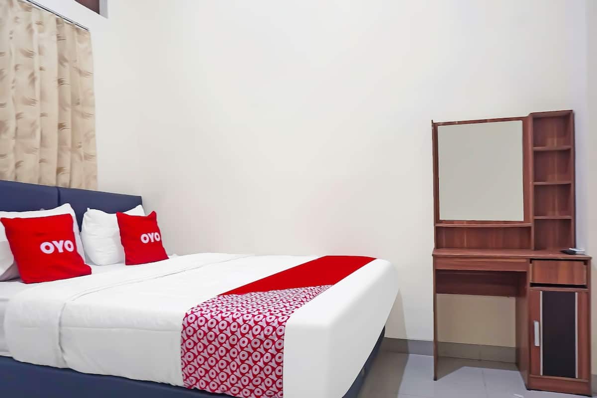 Laptop workspace, free WiFi, bed sheets