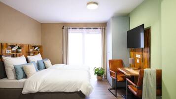 1 Schlafzimmer, Zimmersafe, Schreibtisch, laptopgeeigneter Arbeitsplatz