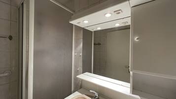 Douche, serviettes fournies
