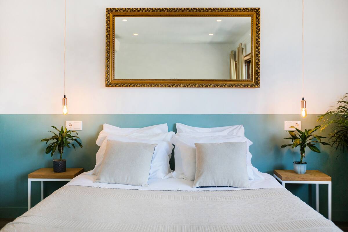 Superior Stüdyo Süit | Kaliteli yatak takımı, ütü/ütü masası, ücretsiz kablosuz İnternet