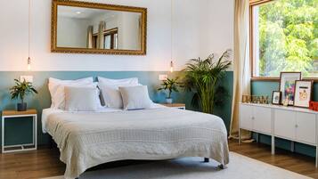 Superior Studio Suite | Premium bedding, iron/ironing board, free WiFi, bed sheets