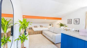 Premium Studio | Premium bedding, iron/ironing board, free WiFi, bed sheets