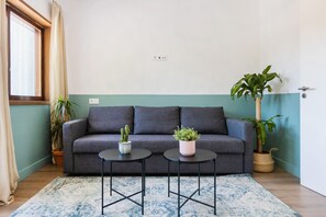 Superior Studio Suite | Living area | 32-inch LCD TV with cable channels, TV - Luso Guest House (Braga)