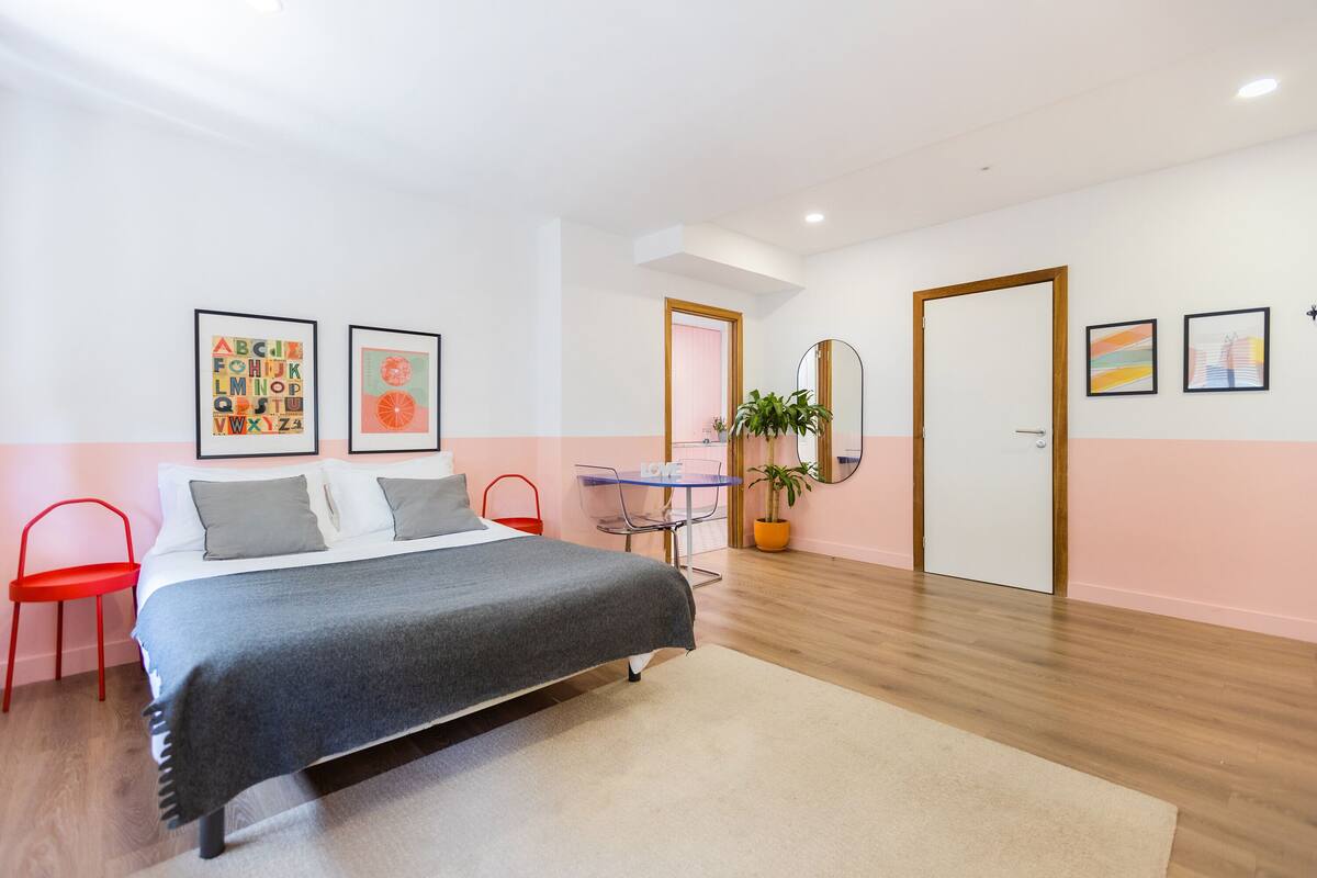 Comfort Stüdyo | Kaliteli yatak takımı, ütü/ütü masası, ücretsiz kablosuz İnternet