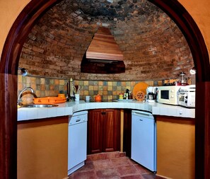 Réfrigérateur, micro-ondes, plaque de cuisson, lave-vaisselle