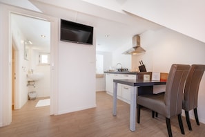 Romantic Apartment | Desk, free WiFi