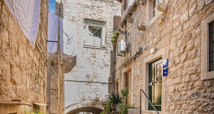 Rafael rooms and apartments by DuHomes