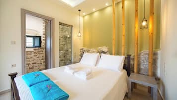Classic Villa | 5 bedrooms, in-room safe, soundproofing, iron/ironing board