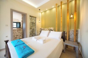 5 bedrooms, in-room safe, soundproofing, iron/ironing board - Villa Cretan View with Heated Swimming Pool (Apokoronas)