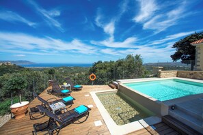 Seasonal outdoor pool, sun loungers - Villa Cretan View with Heated Swimming Pool (Apokoronas)