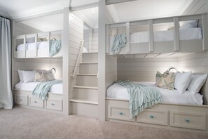 5 bedrooms, desk, iron/ironing board, free WiFi - "Seasational" Oceanfront, 1st Floor Penthouse, Gated Community, Pool (Miramar Beach)