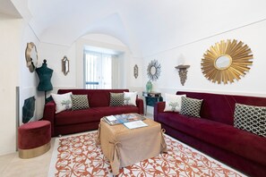 Smart TV, Netflix, books, smart speakers