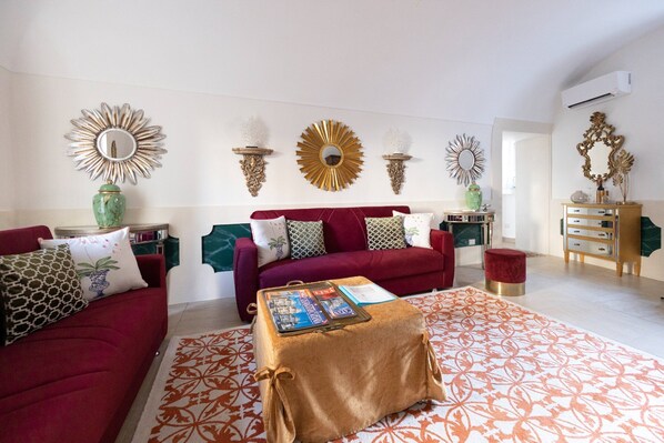 Smart TV, Netflix, books, smart speakers