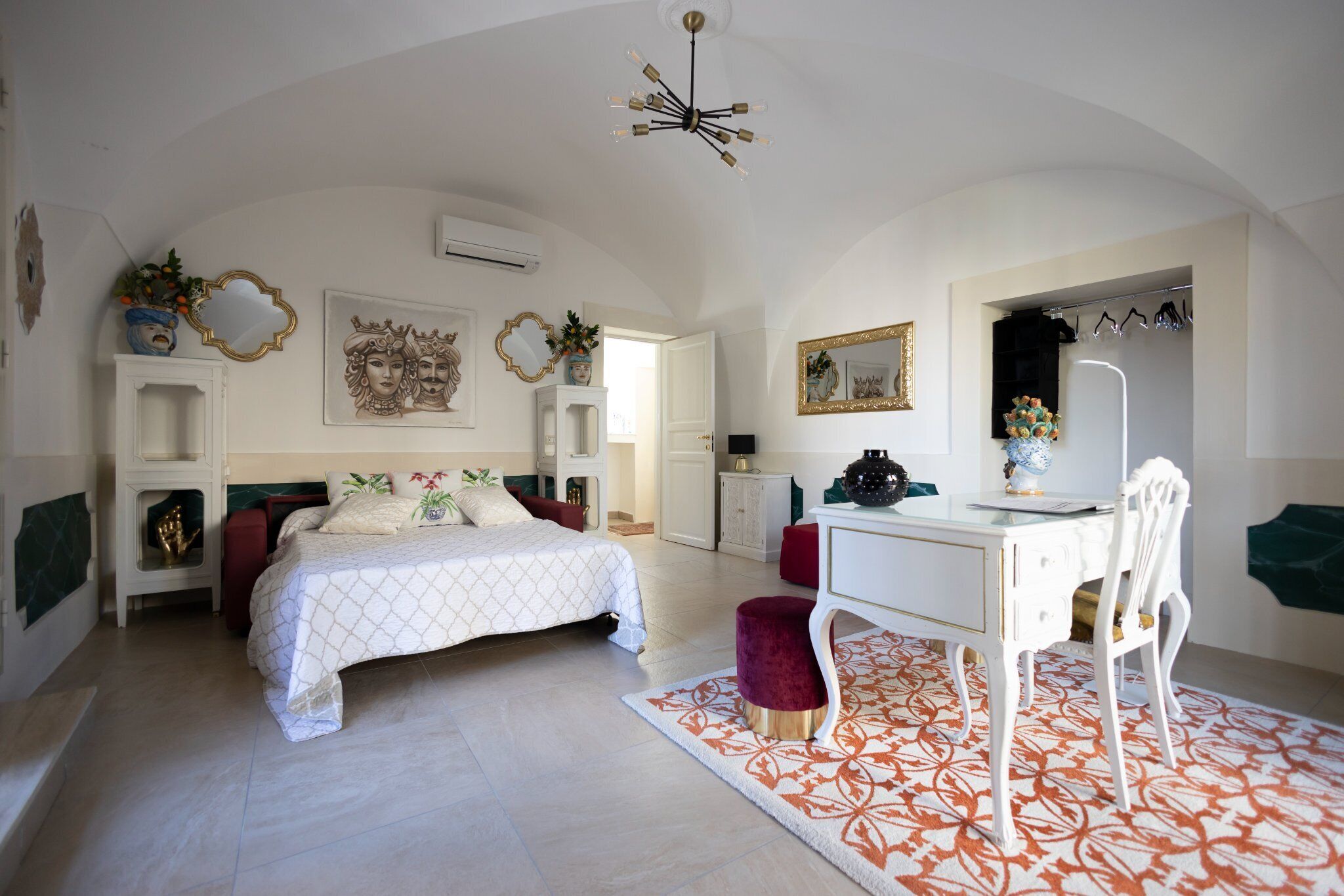 2 bedrooms, in-room safe, desk, iron/ironing board