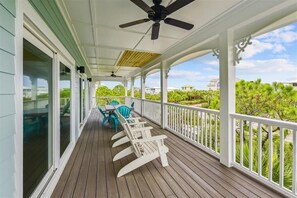 屋外ダイニングエリア