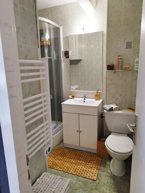 Douche, sèche-cheveux