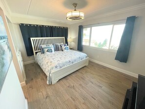 3 habitaciones, tabla de planchar con plancha, internet y ropa de cama 