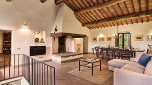 TV, fireplace