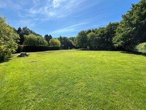 Property grounds - Rural, secluded holiday lodge close to beaches and Sandringham (North Runcton)
