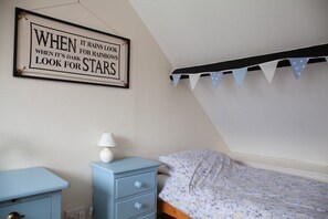 2 bedrooms, WiFi, bed sheets - Rural, secluded holiday lodge close to beaches and Sandringham (North Runcton)