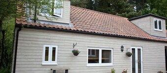 Rural, secluded holiday lodge close to beaches and Sandringham