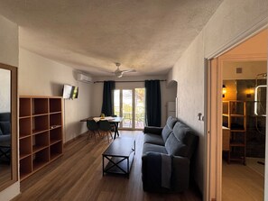 Smart TV, table tennis, books