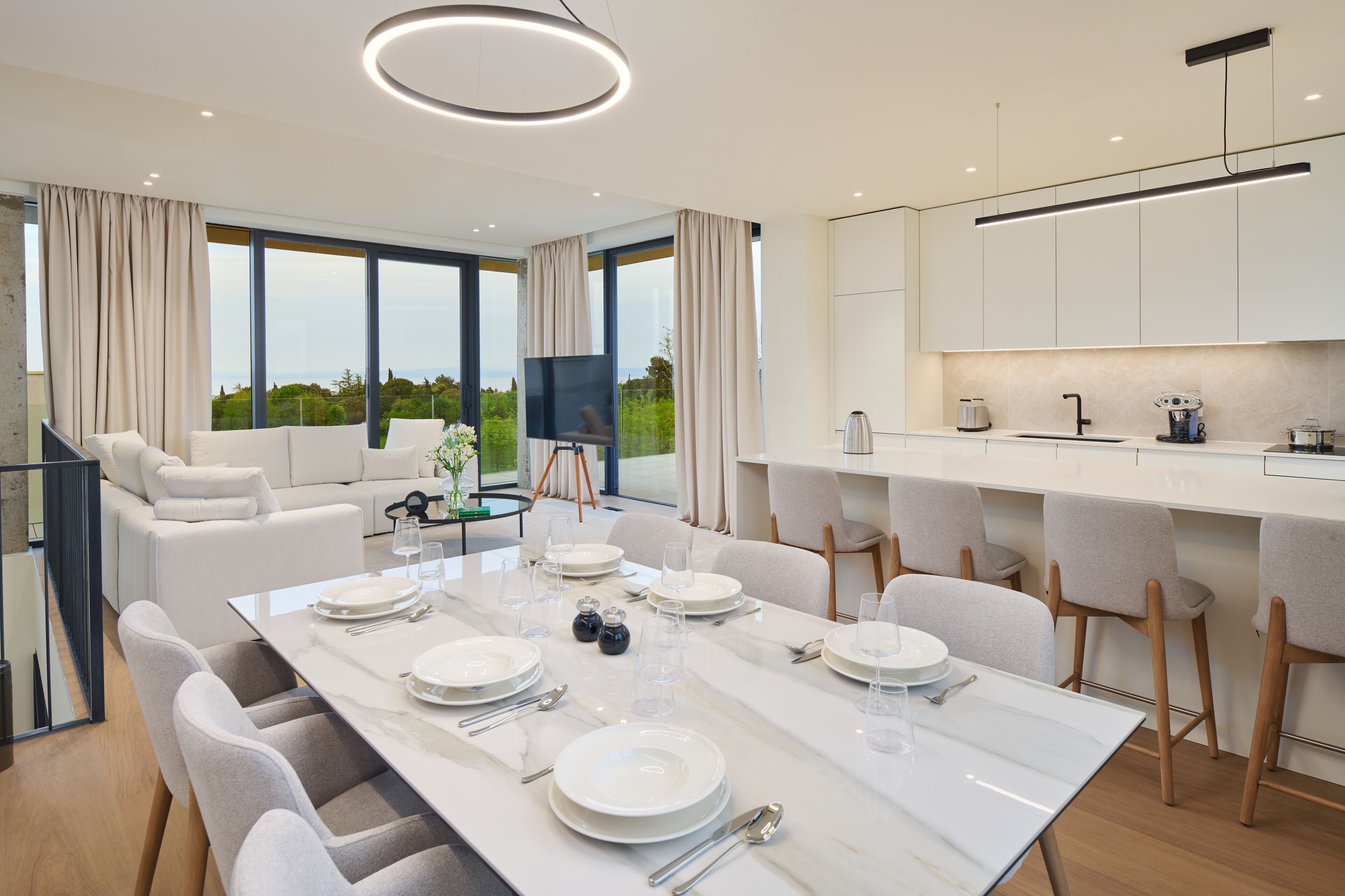 Refrigerador, placa de cocina, lavavajillas, cafetera expreso