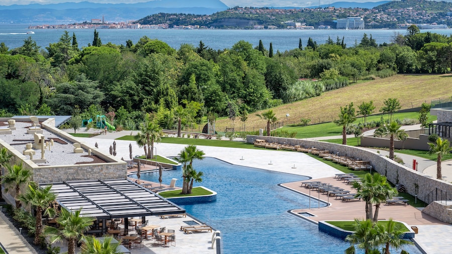 Petram Resort & Residences