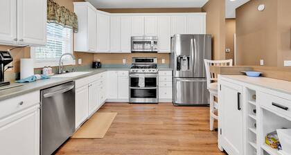 Ocean View 4BR Private Home with Pool at 2901 Nixon Street. Sleeps 12