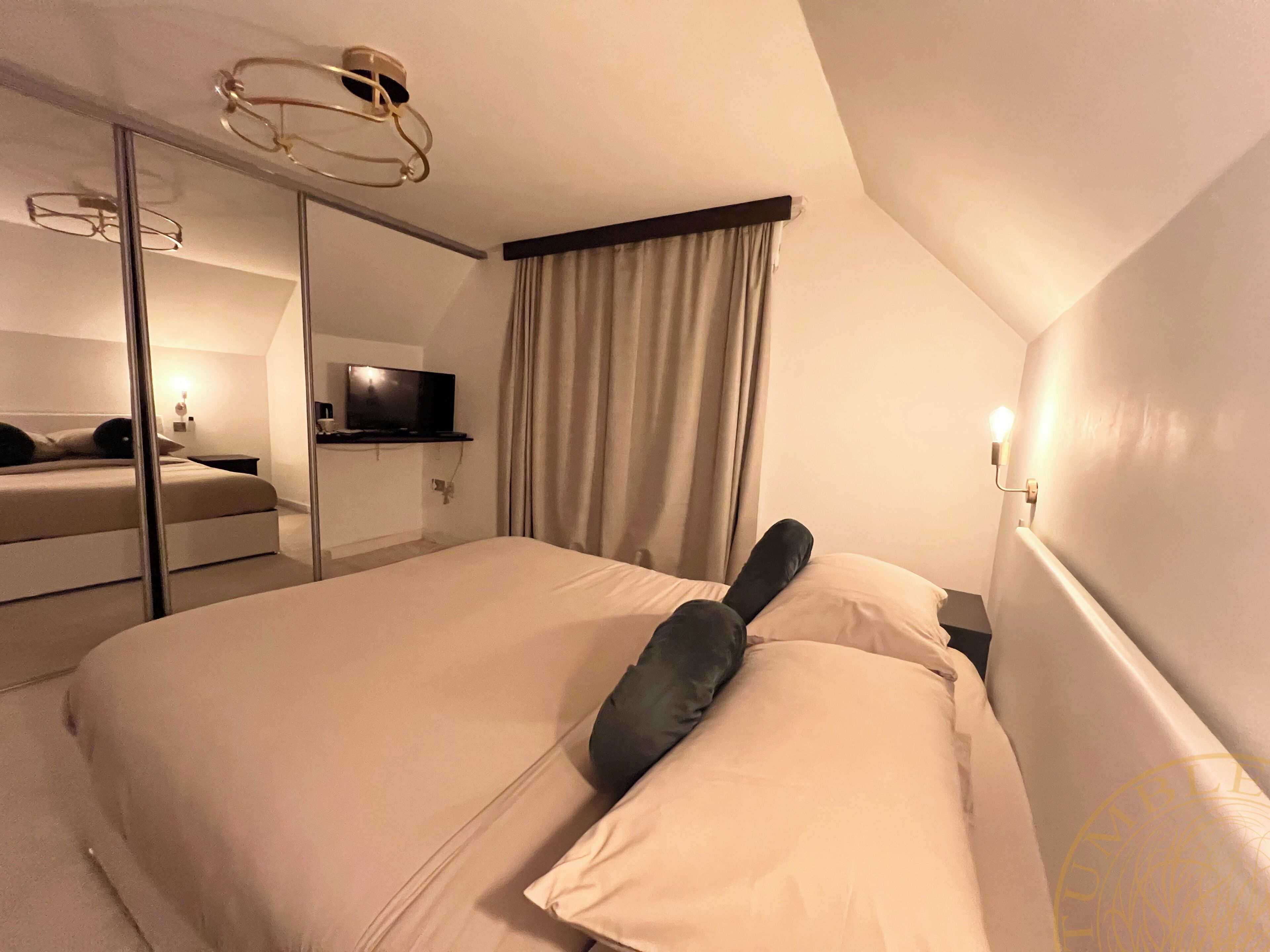 尊贵客房, 1 间卧室, 花园景观 | 埃及棉床单、高档床上用品、羽绒被、迷你吧（备有免费物品）