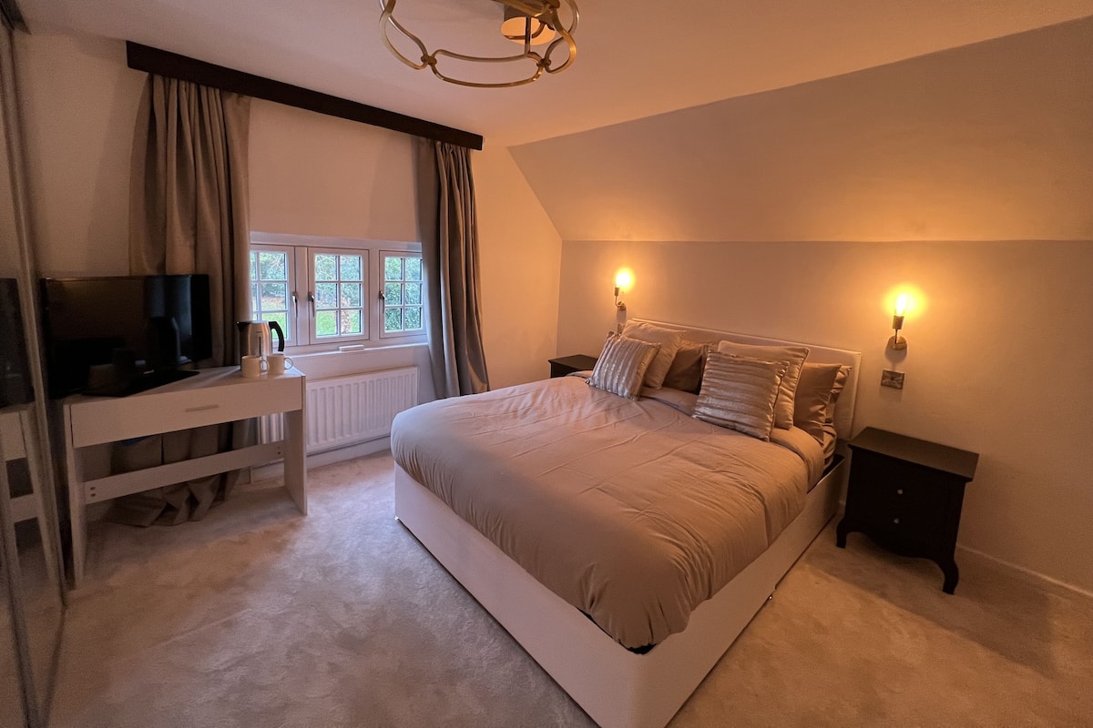 Premier kamer, 1 slaapkamer, uitzicht op tuin | Lakens van Egyptisch katoen, luxe beddengoed, donzen dekbedden