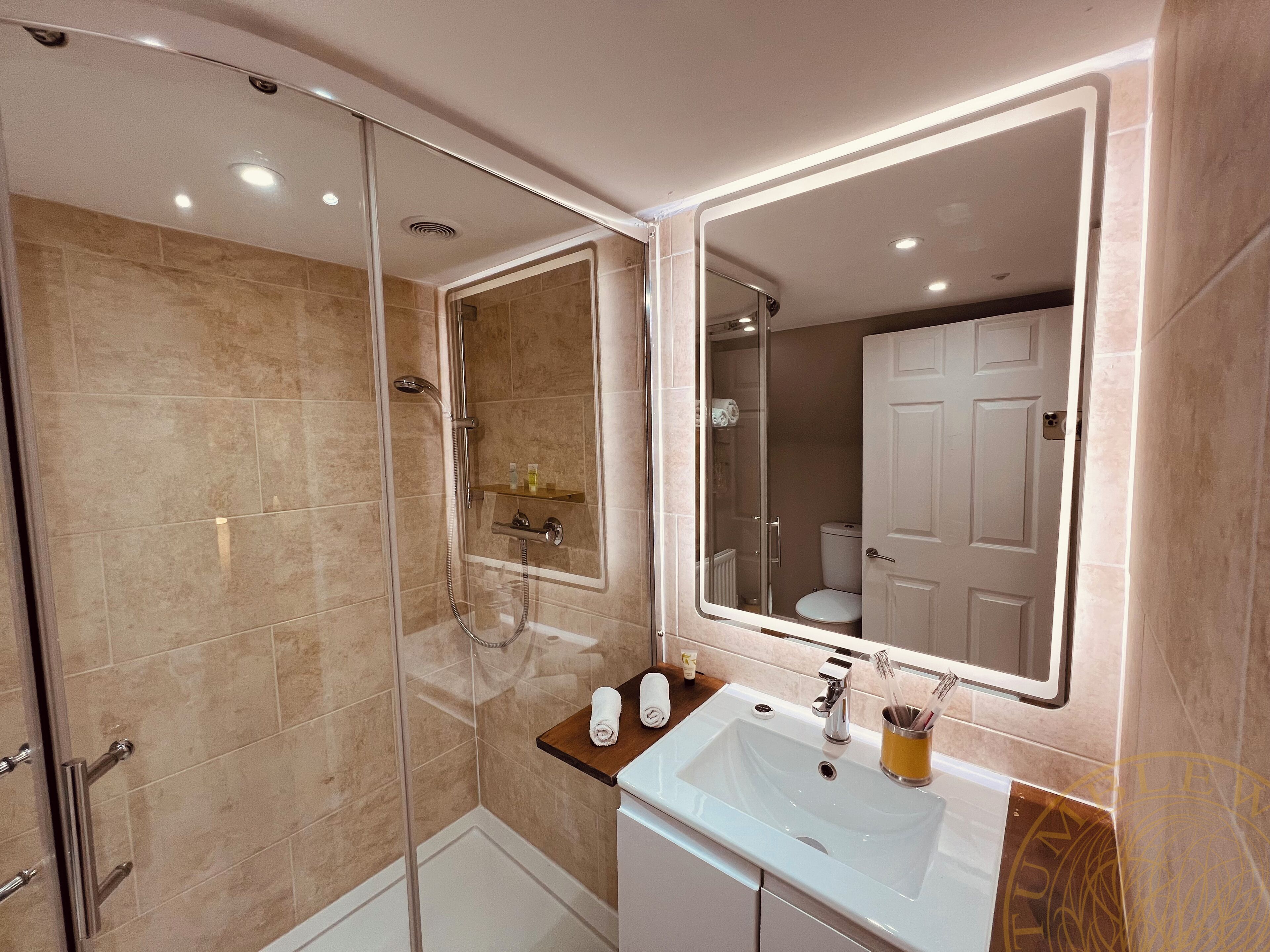 Superior Room, 1 Bedroom, Garden View | Bathroom | Shower, hydromassage showerhead, eco-friendly toiletries, hair dryer