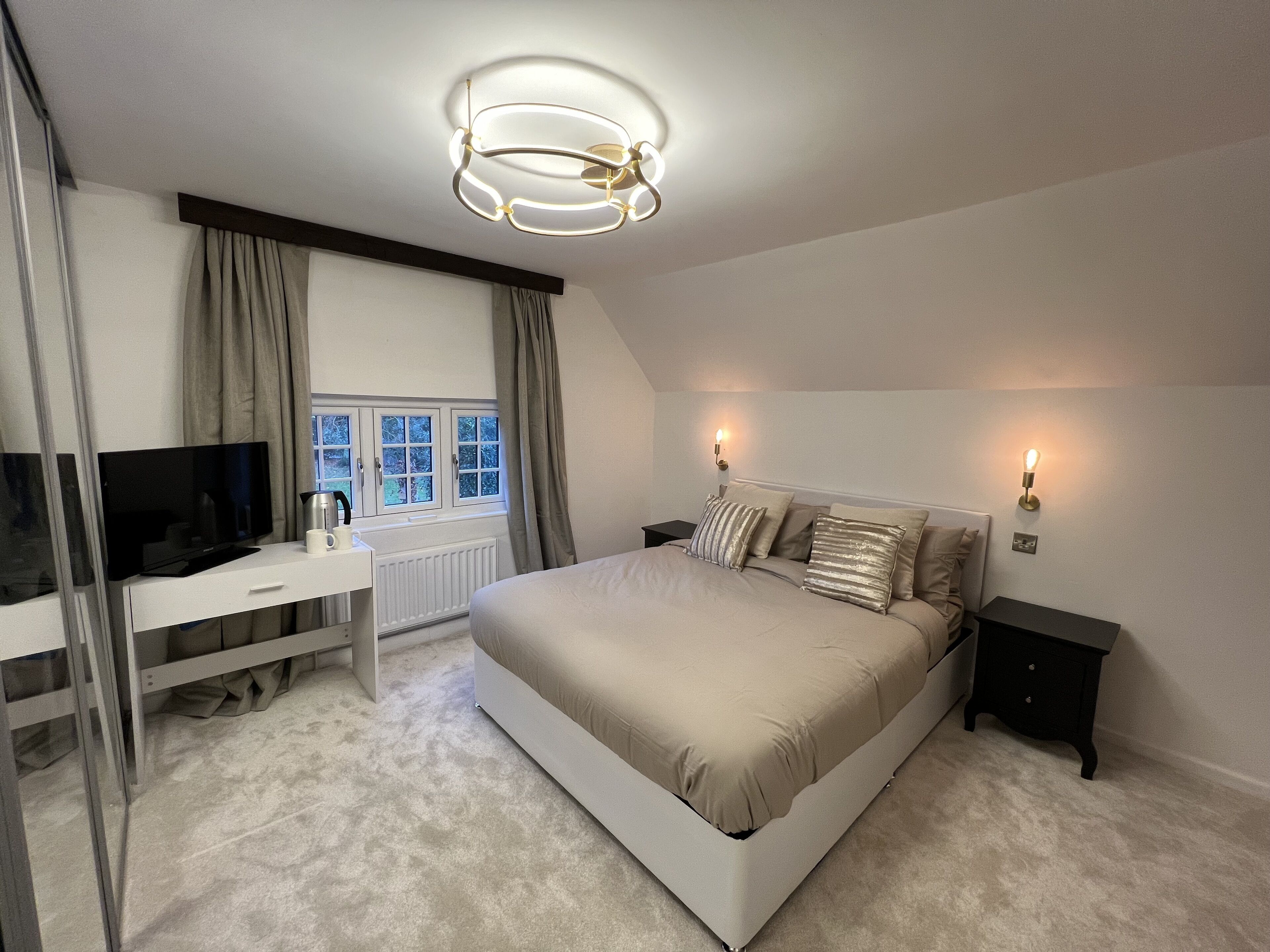 ملاءات من القطن المصري وأغطية فراش متميزة وألحفة محشوة بالريش