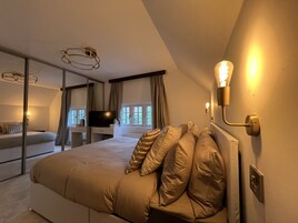 Premier Room, 1 Bedroom, Garden View | Egyptian cotton sheets, premium bedding, down duvets, free minibar