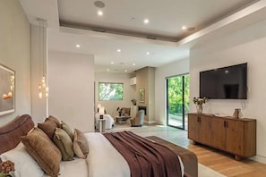 4 bedrooms, iron/ironing board, Internet, bed sheets