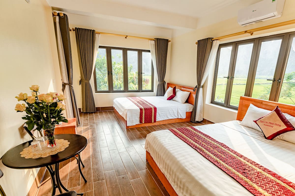 Deluxe Room, Multiple Beds, Patio, Mountain View | Interior